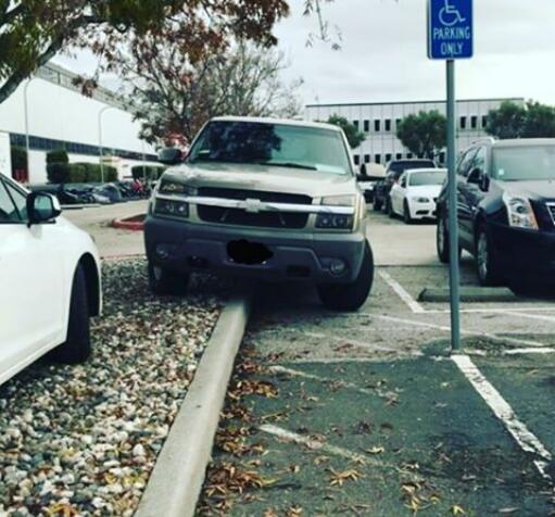 车位不足成员工噩梦 特斯拉招聘专职停车管理员